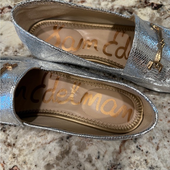 Sam Edelman Women’s Silver Loafers Gold Horsebit hardware size 8.5 metallic - Picture 3 of 7
